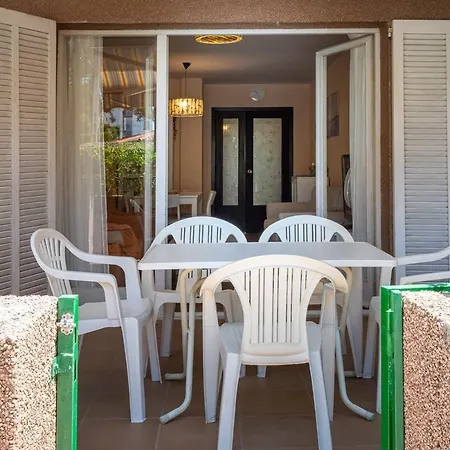 At253 Ground Floor With Pool Next To The